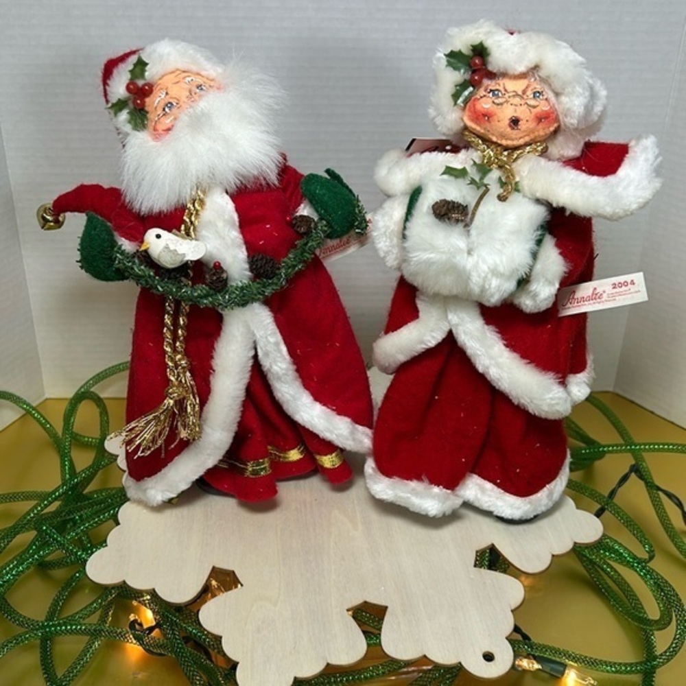 Annalee Santa and Mrs Claus 2004